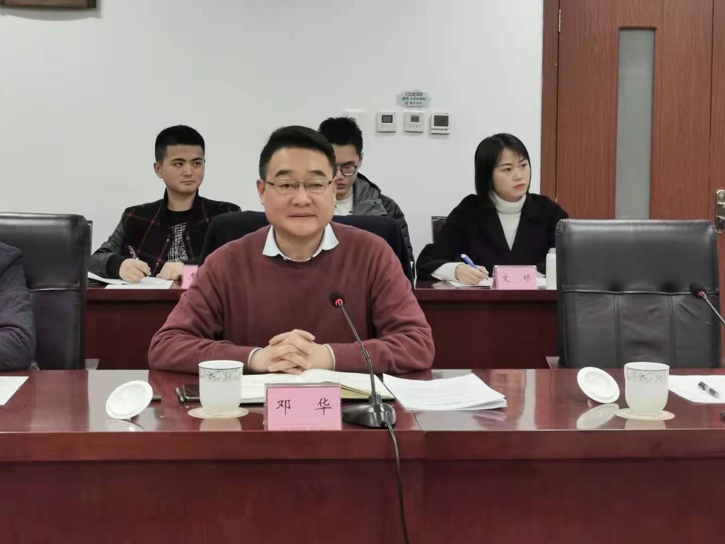 “省、市、縣三級(jí)聯(lián)動(dòng)，多方齊力推動(dòng)達(dá)州苧麻產(chǎn)業(yè)發(fā)展”。