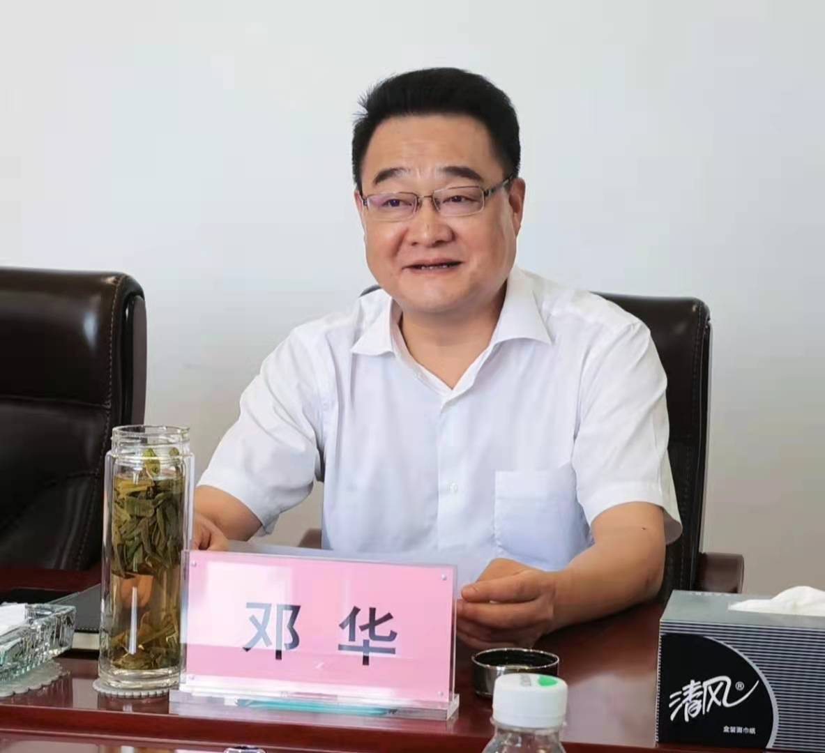 集團(tuán)公司黨委書(shū)記、董事長(zhǎng)鄧華會(huì)見(jiàn)萬(wàn)源市委書(shū)記倪欣一行