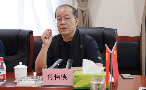 四川省委省政府決策咨詢委員會(huì)、西財(cái)智庫(kù)領(lǐng)導(dǎo)專家蒞臨四川棉麻集團(tuán)指導(dǎo)工作