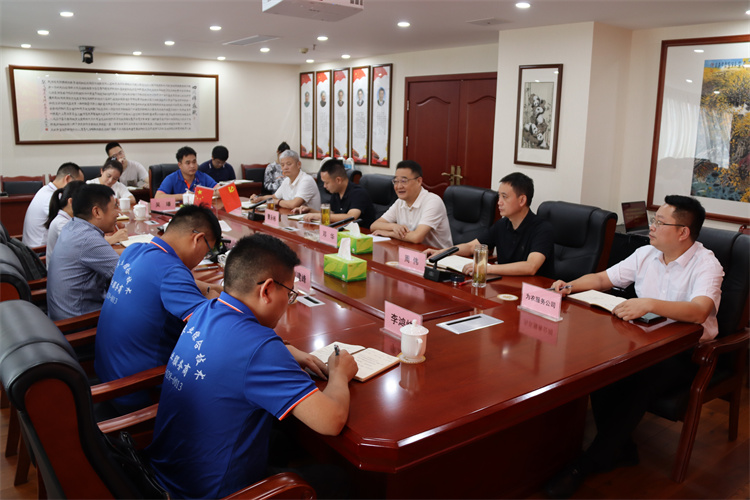 鄧華會見蒙牛集團(tuán)常溫營銷中心、成都天杰有機農(nóng)業(yè)發(fā)展有限公司相關(guān)負(fù)責(zé)人一行