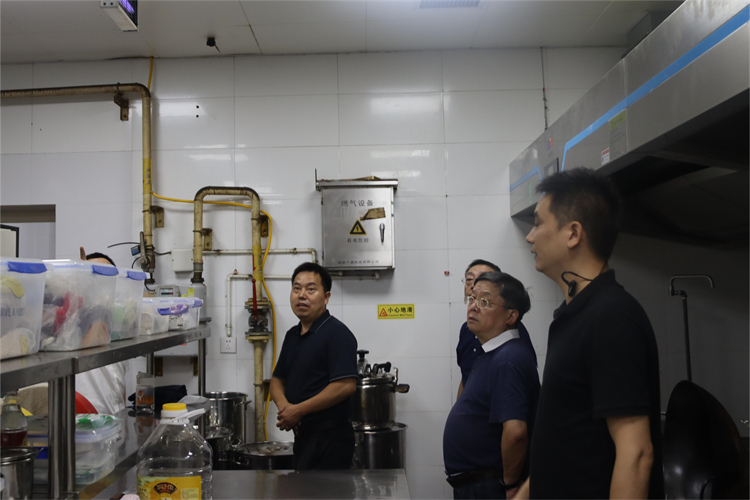 省供銷社黨組成員、理事會(huì)副主任向偉益帶隊(duì)檢查指導(dǎo)棉麻集團(tuán)安全生產(chǎn)工作